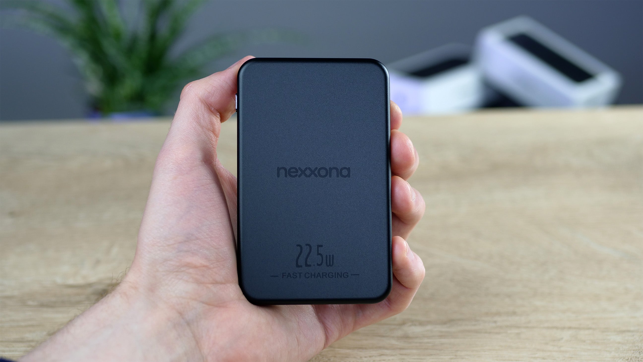Magsafe Powerbank Nexxona MagCharge Slim